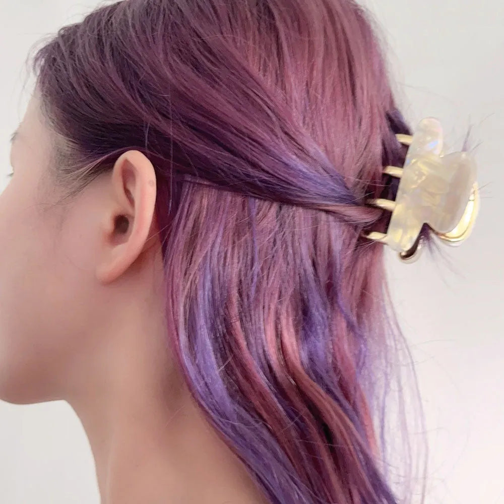 A medium-sized retro acetate hair barrette with a metal grip in a choice of four colours.