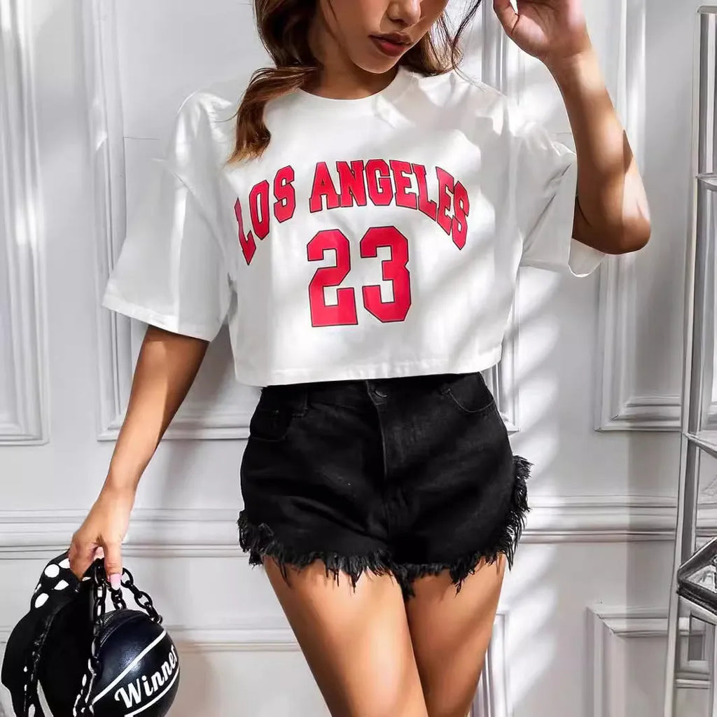 Black personalised cotton t-shirt with white printed English letters in a loose, navel-exposing Japanese Korean style.