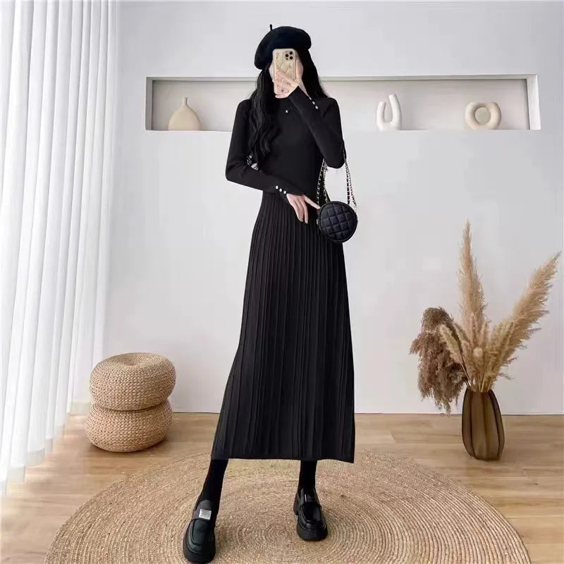 Women's knitted A-line skirt in acrylic polyester blend with high waist and mid-length design