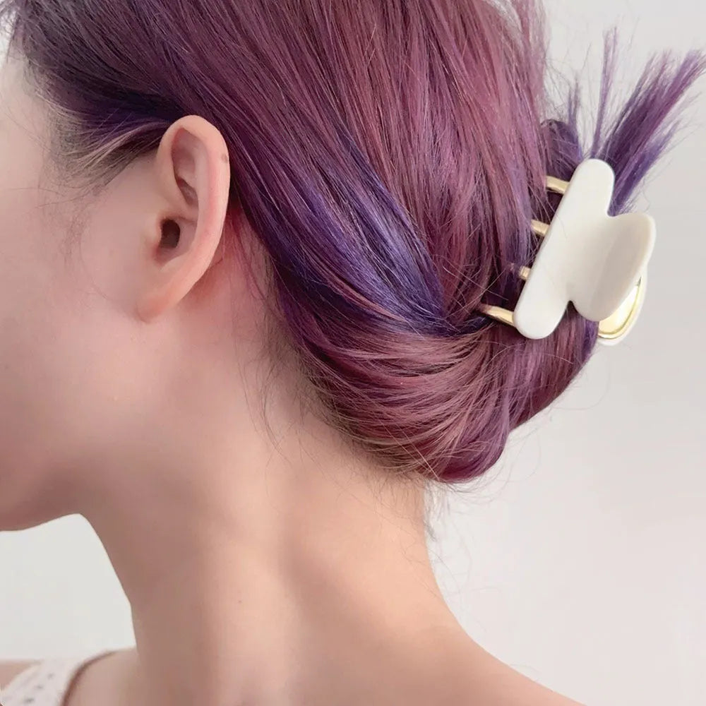 A medium-sized retro acetate hair barrette with a metal grip in a choice of four colours.