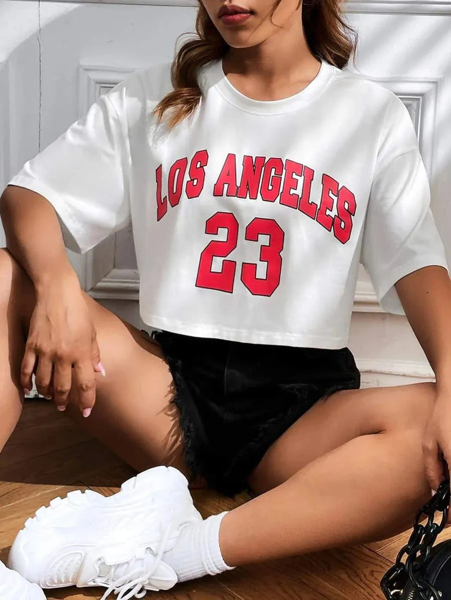 Black personalised cotton t-shirt with white printed English letters in a loose, navel-exposing Japanese Korean style.