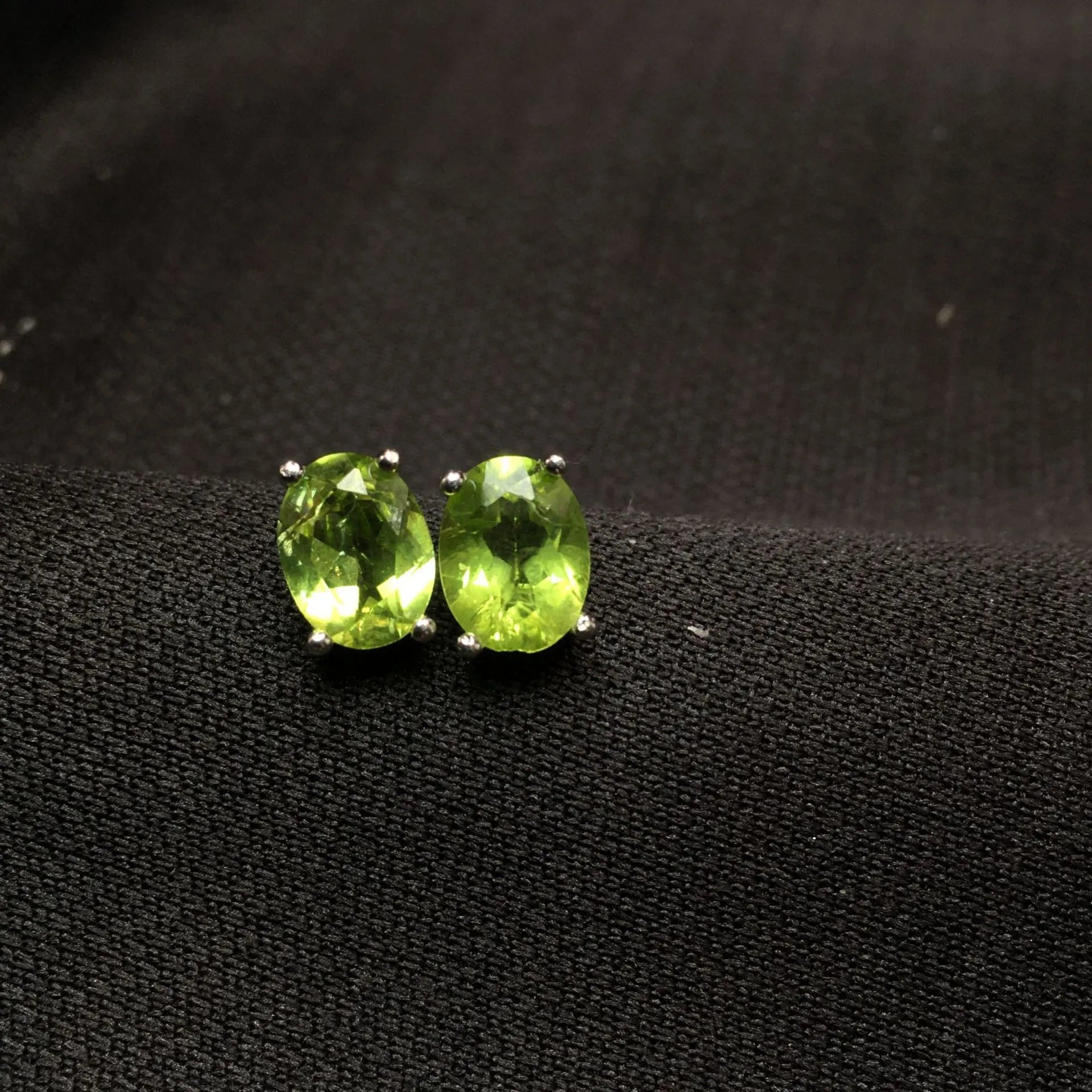 S925 silver stud earrings with 6×8mm natural olivine stones in grass green
