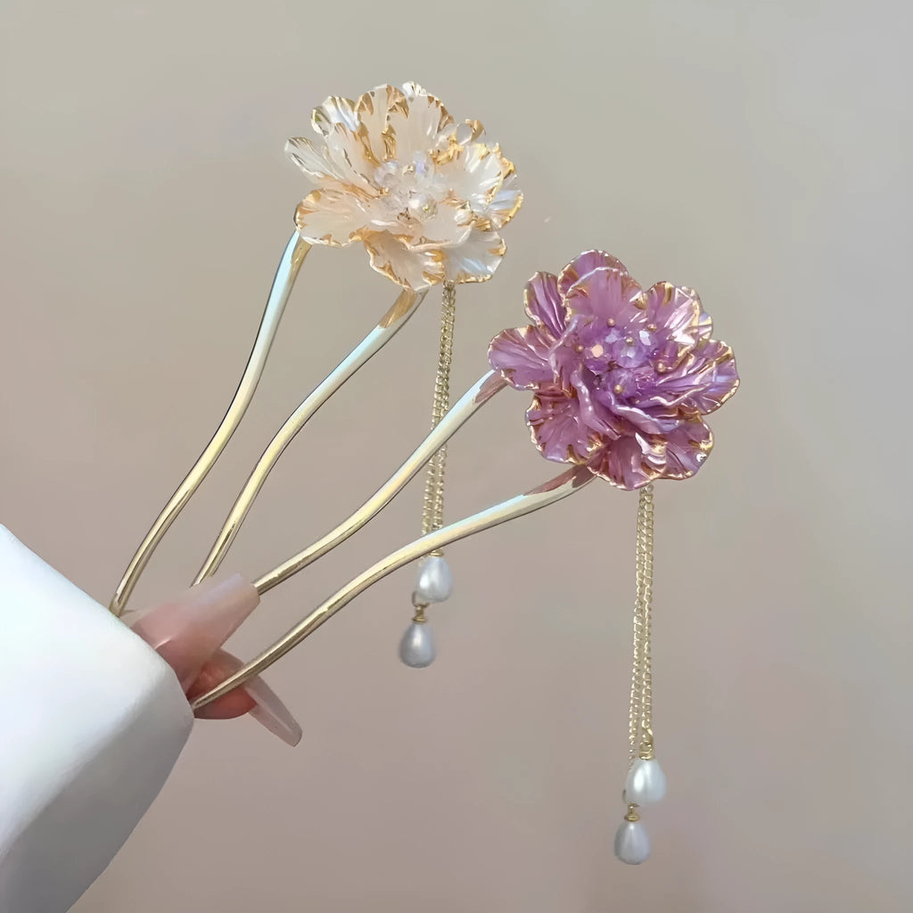 Purple and white peony flower tassel U-shaped alloy hairpin on plain background