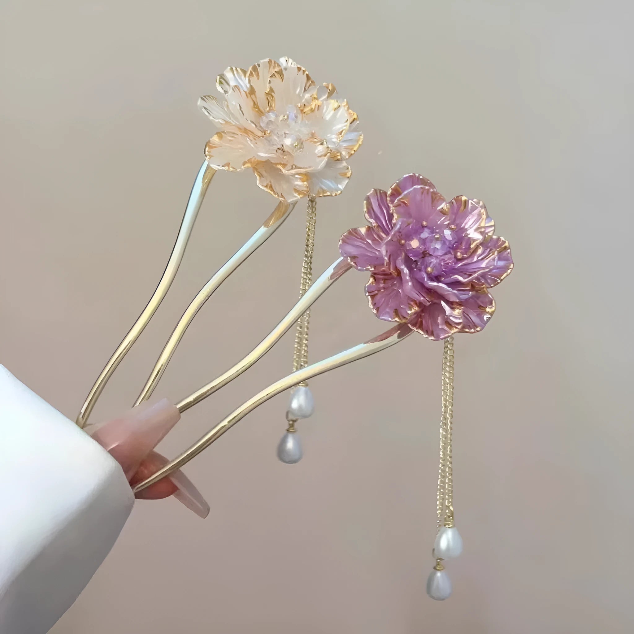 Purple and white peony flower tassel U-shaped alloy hairpin on plain background
