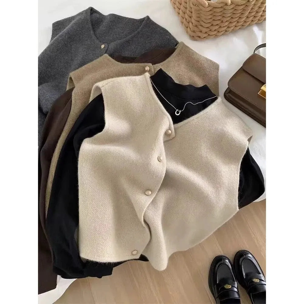 Women's polyester V-neck pullover top with half sleeves in six colour options