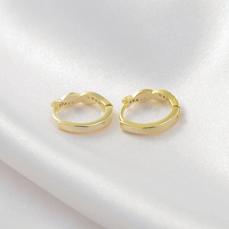 Geometric-shaped women's earrings made of woven hemp rope on a copper base with gold or silver tone finish