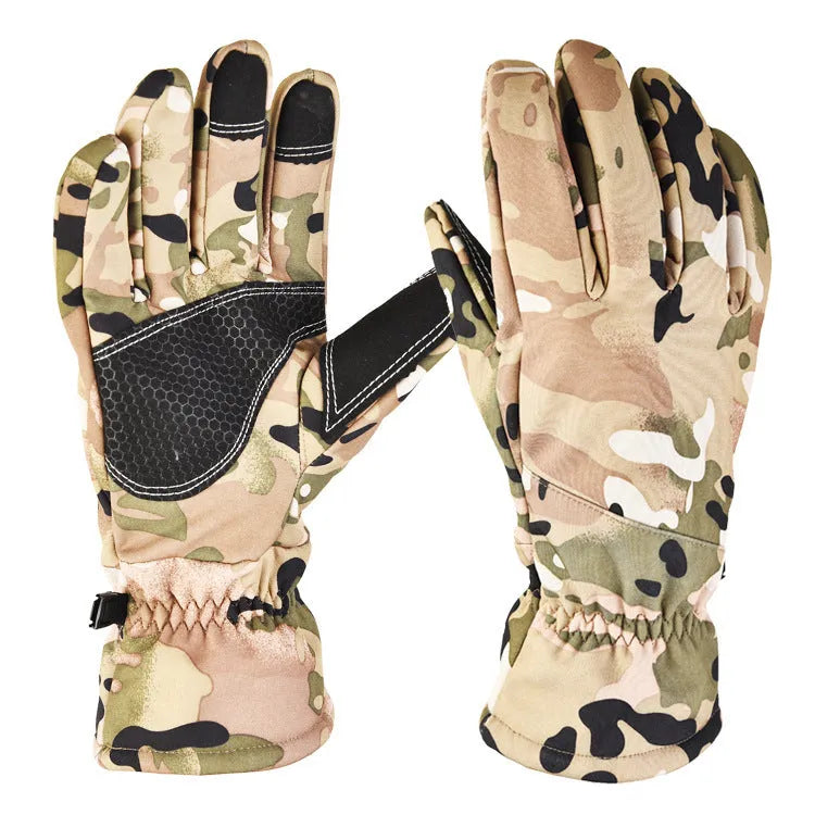 Ski gloves with touch screen fingertips and non-slip grip in camouflage colour