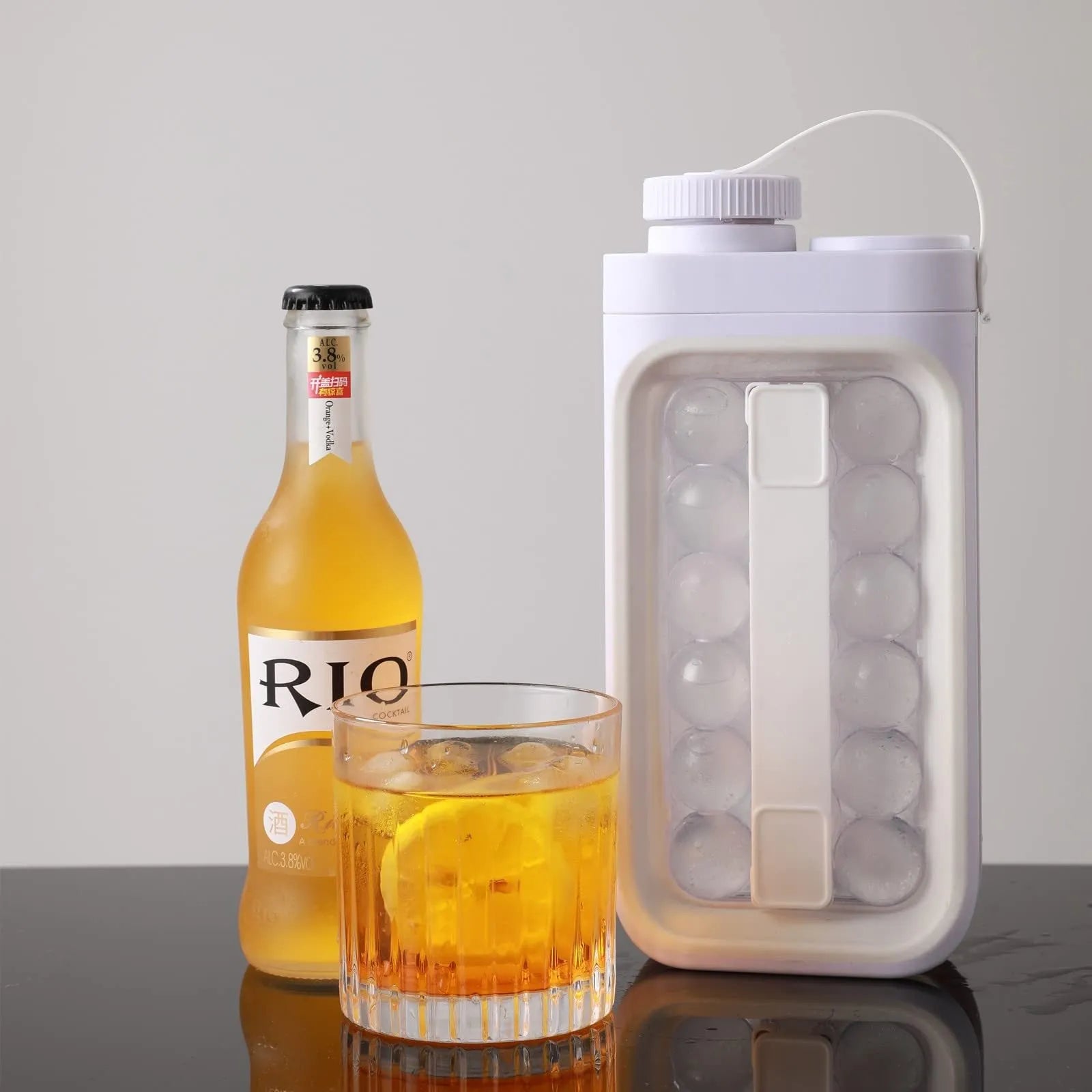2-in-1 portable ice ball tray and water bottle with quick-release mould, light blue colour, 17 ice balls capacity