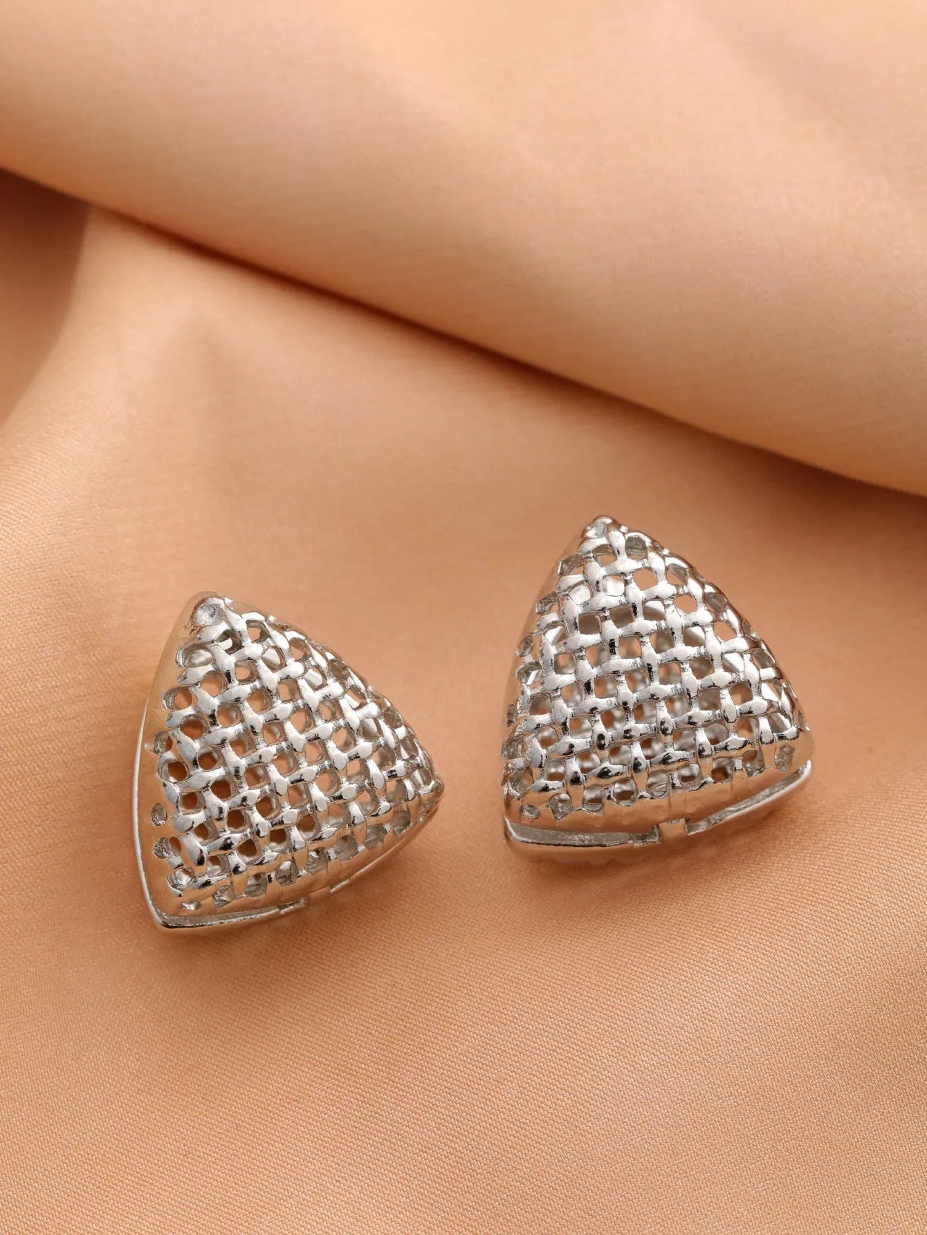Fashion grid versatile temperament earrings in metal stud style