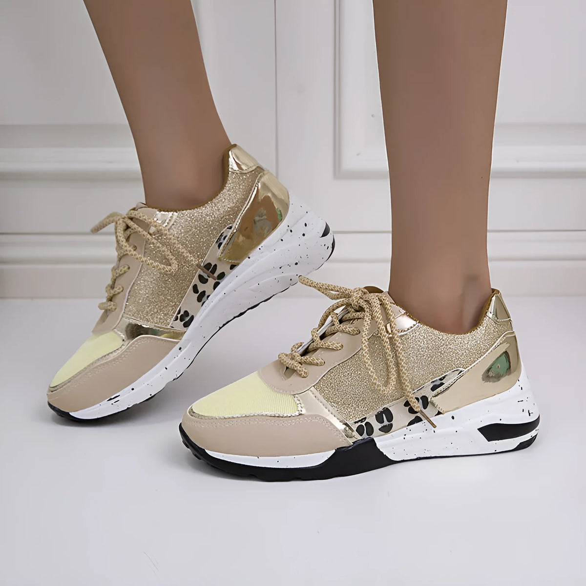 Women's lace-up wedge flat sneakers with 3-5cm muffin heel, round toe, artificial PU upper, rubber sole, beige or grey