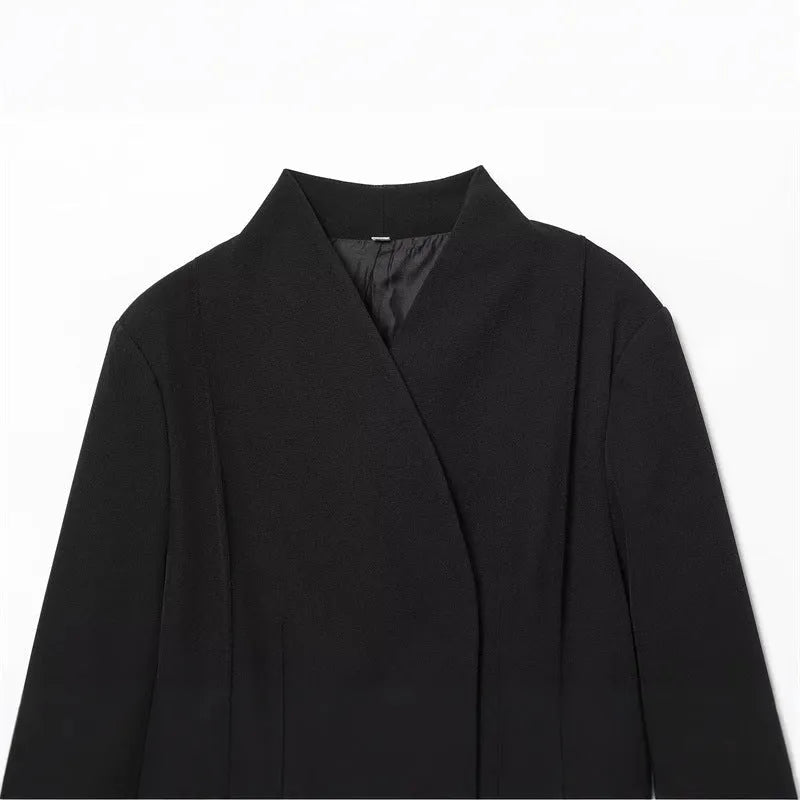 Women's black long sleeved suit jacket with loose fit, made from blended polyester fibre