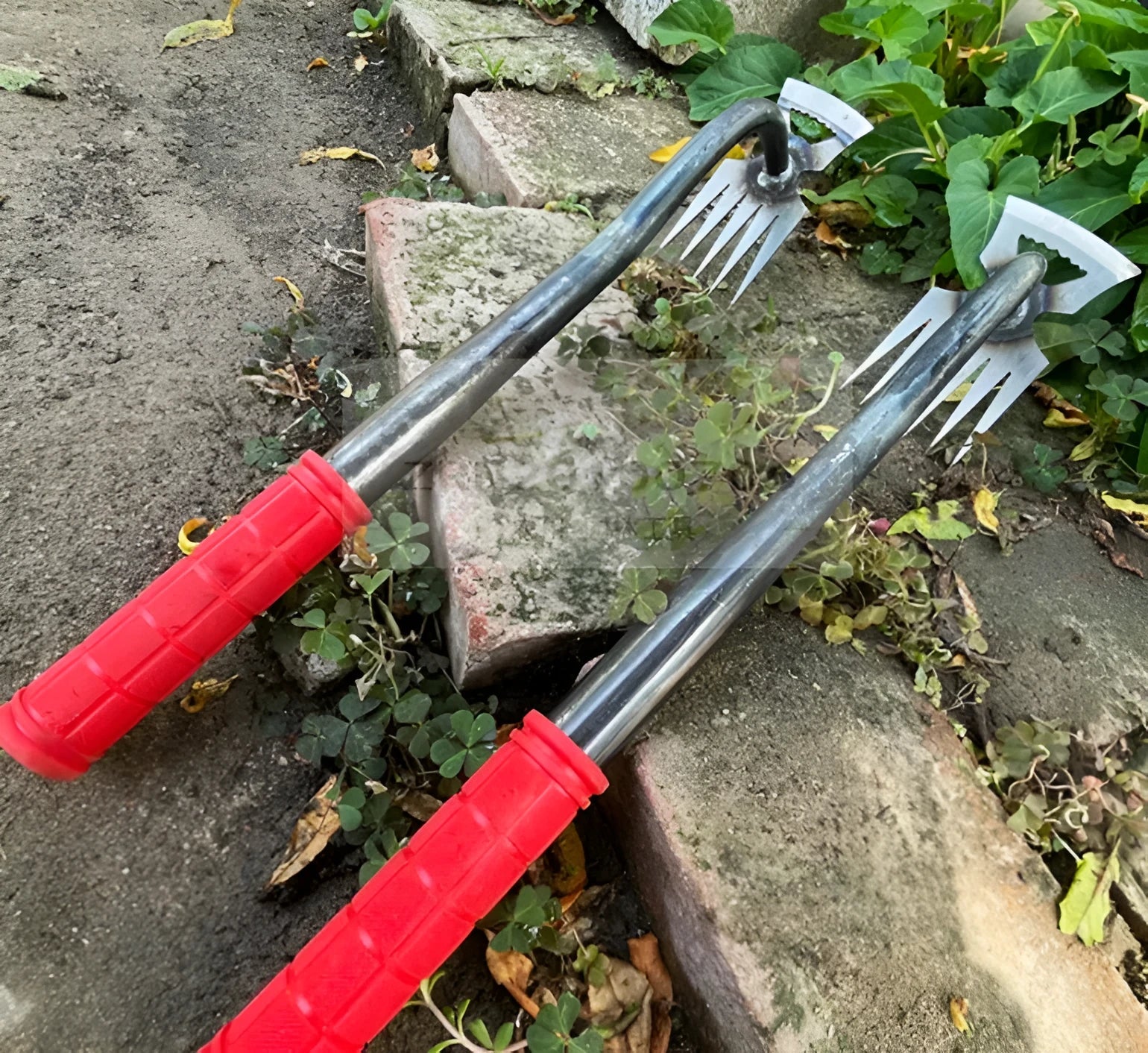 Alloy steel dual-purpose gardening hoe rake tool with multiple tooth specifications