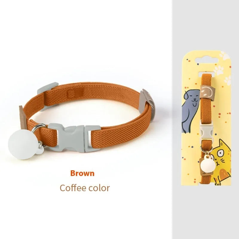 A small dog's elastic polyester collar in a monochrome colour, adjustable between 22cm and 32cm.