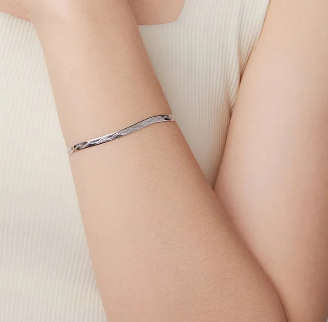S925 sterling silver bracelet electroplated finish unisex SCB303 colour personality style bracelet on white background