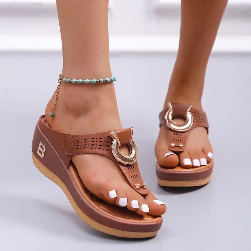 Women's wedge thong sandals with 3-5cm heel, PU upper, rubber sole, and metal decorative detail
