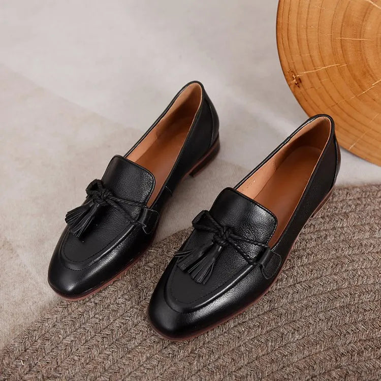 Vintage women's low-cut round head tassel shoe with low square heel in black – PU upper rubber sole size 34-39