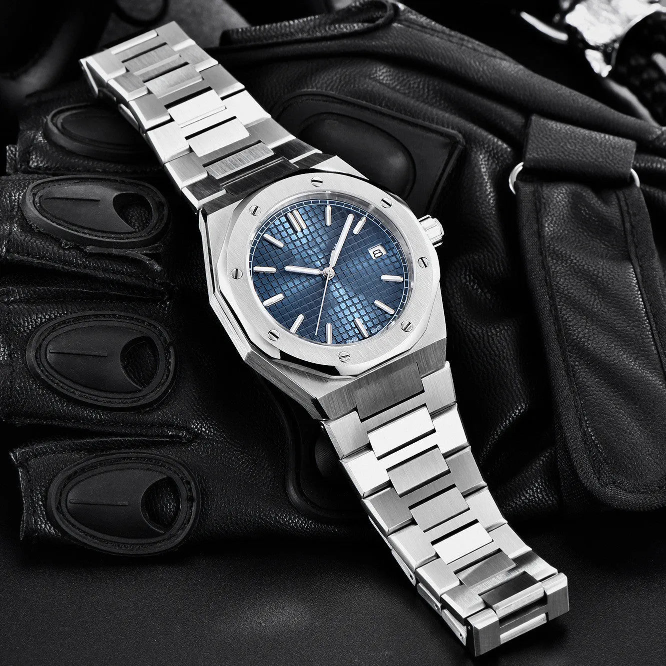 Men's stainless steel automatic mechanical watch with 40mm dial, NH35A movement, luminous hands, and sapphire glass