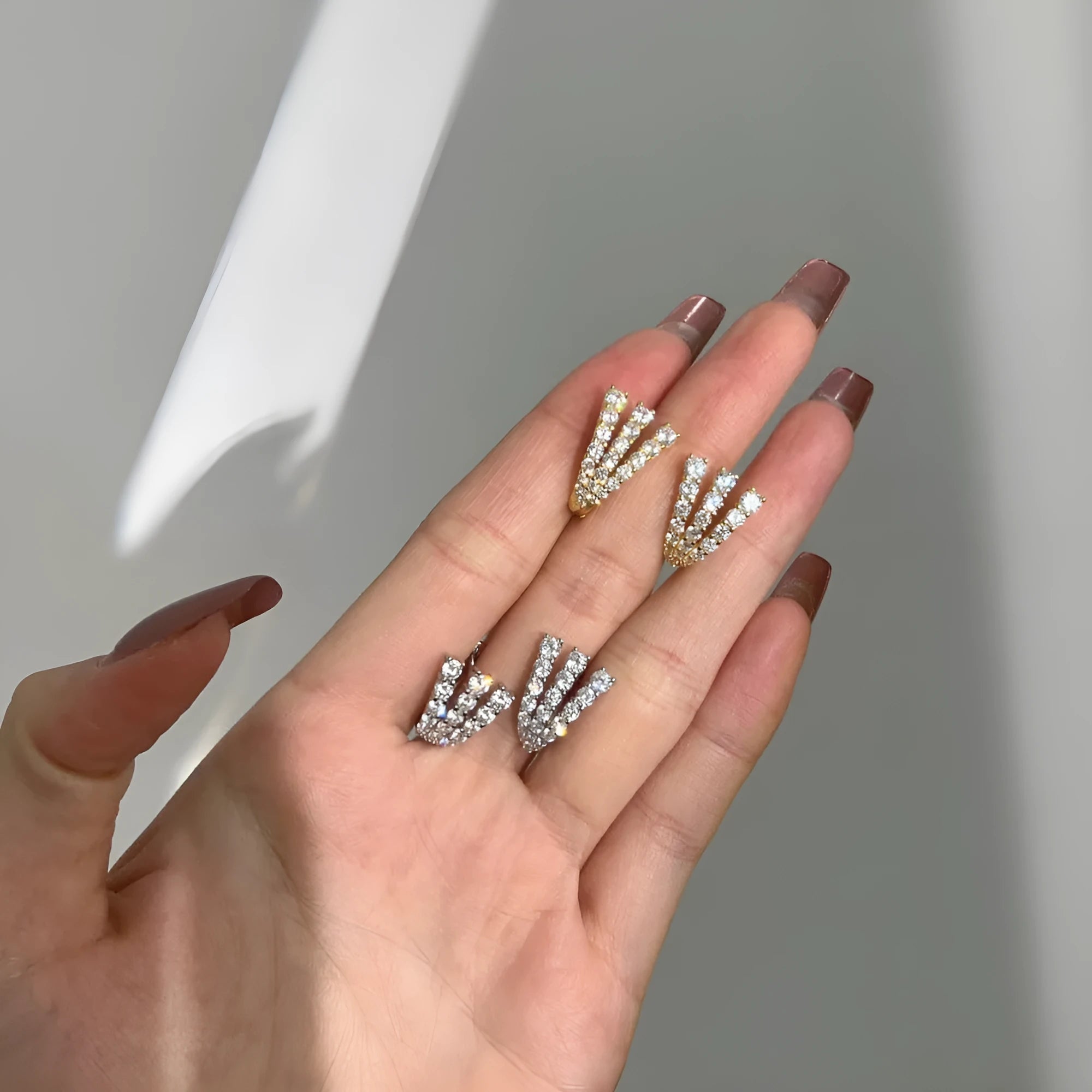 925 silver three-claw stud earrings 13.7 x 17.6mm platinum electroplated finish for women