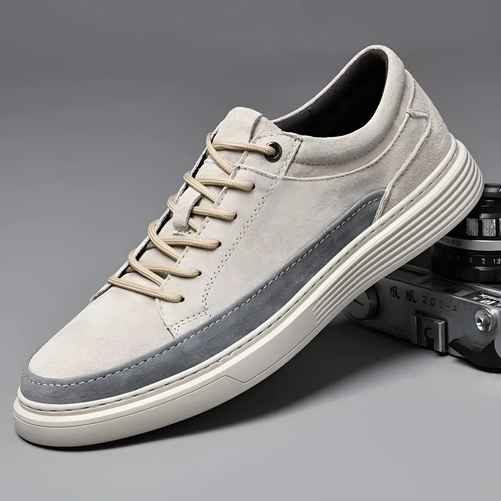 Men's gray casual skate shoes with pigskin upper and rubber sole on a white background.