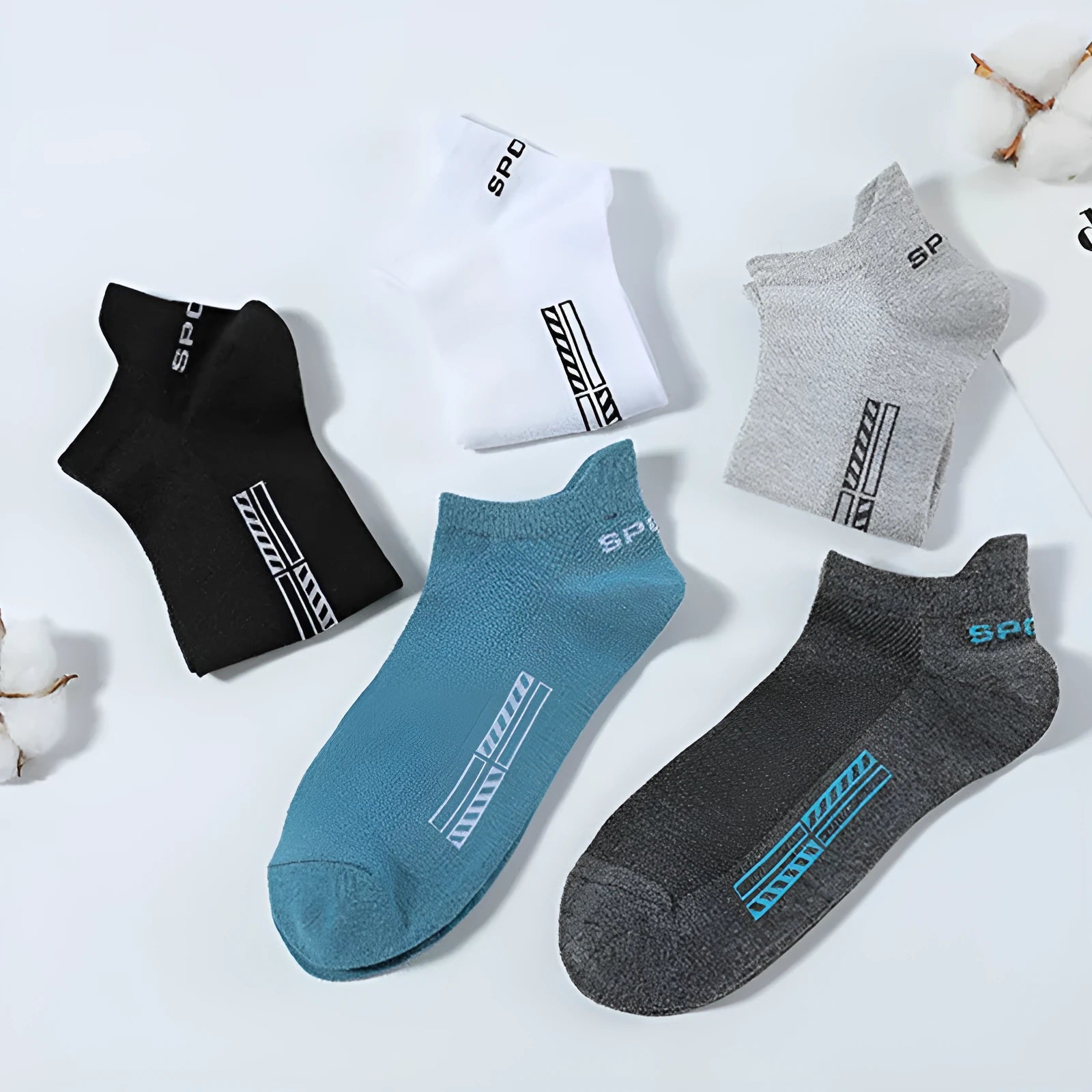 Men's mesh breathable low-cut sports socks in polyester cotton, available in multiple solid colours for exercise