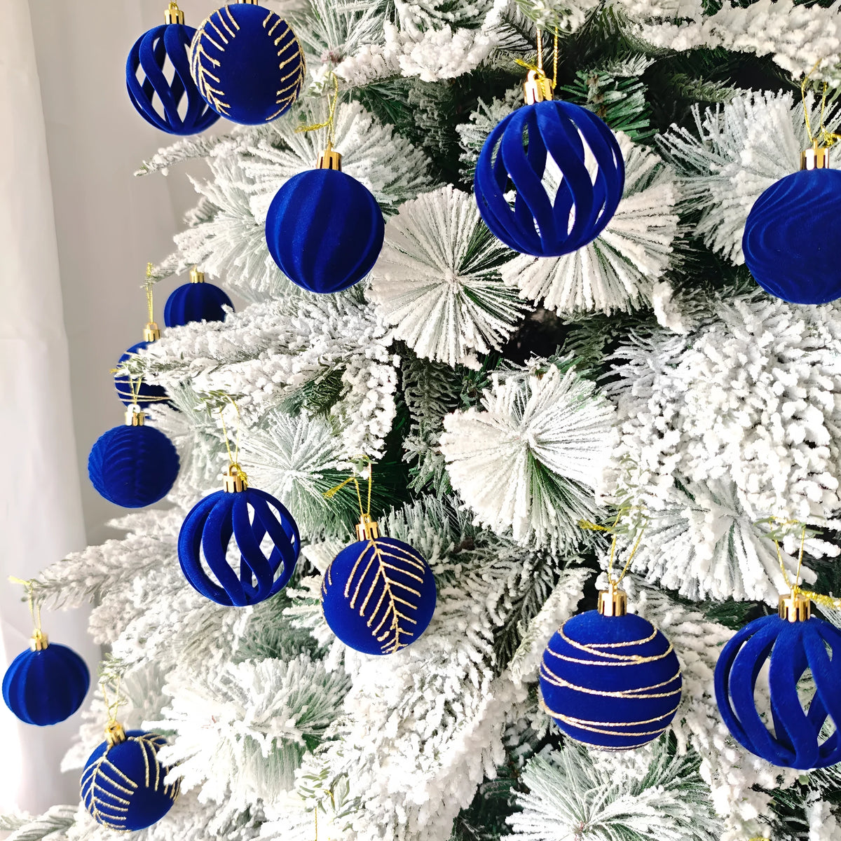 6cm electroplated plastic Christmas ball pendants in champagne gold, white, and flocked painted finishes, 30 pieces