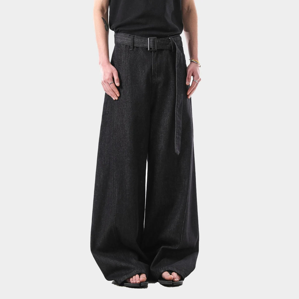 Black high-waist straight-leg women's jeans on a neutral background.