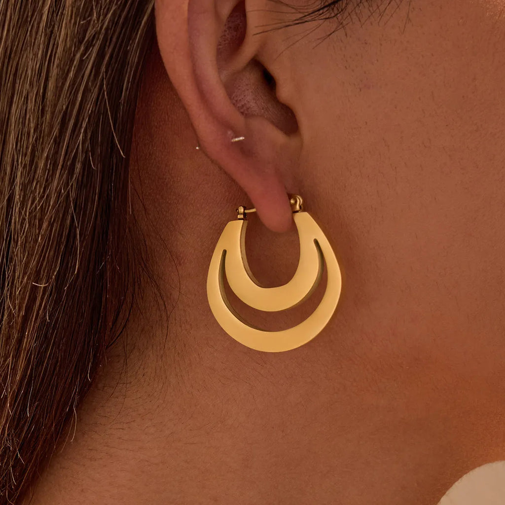 Geometric gold-plated French earrings with round ring elements, available in gold or steel colour