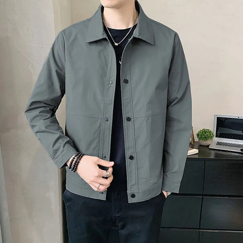 Man wearing a thin, single-layer Korean style jacket in light grey.