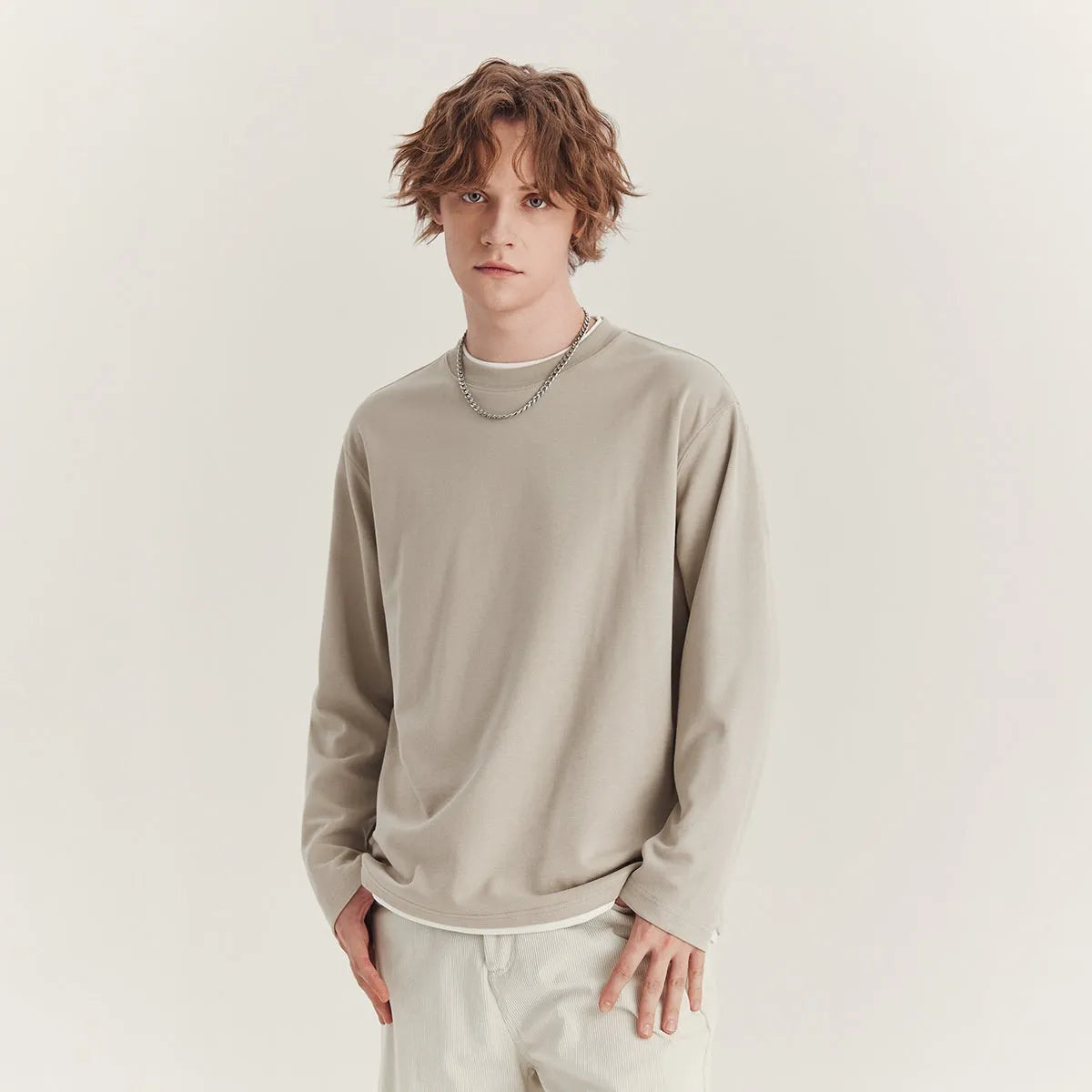 Men's loose fit long-sleeved cotton blend T-shirt in solid colour with contrast details