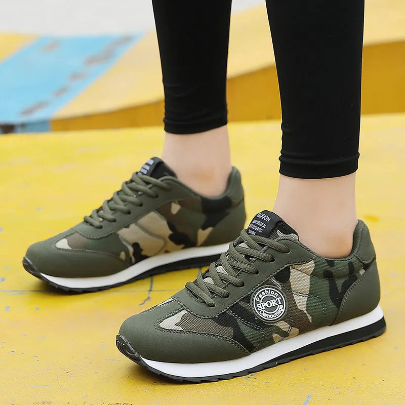 Camouflage pattern suede sports running shoes with mesh lining and foam sole