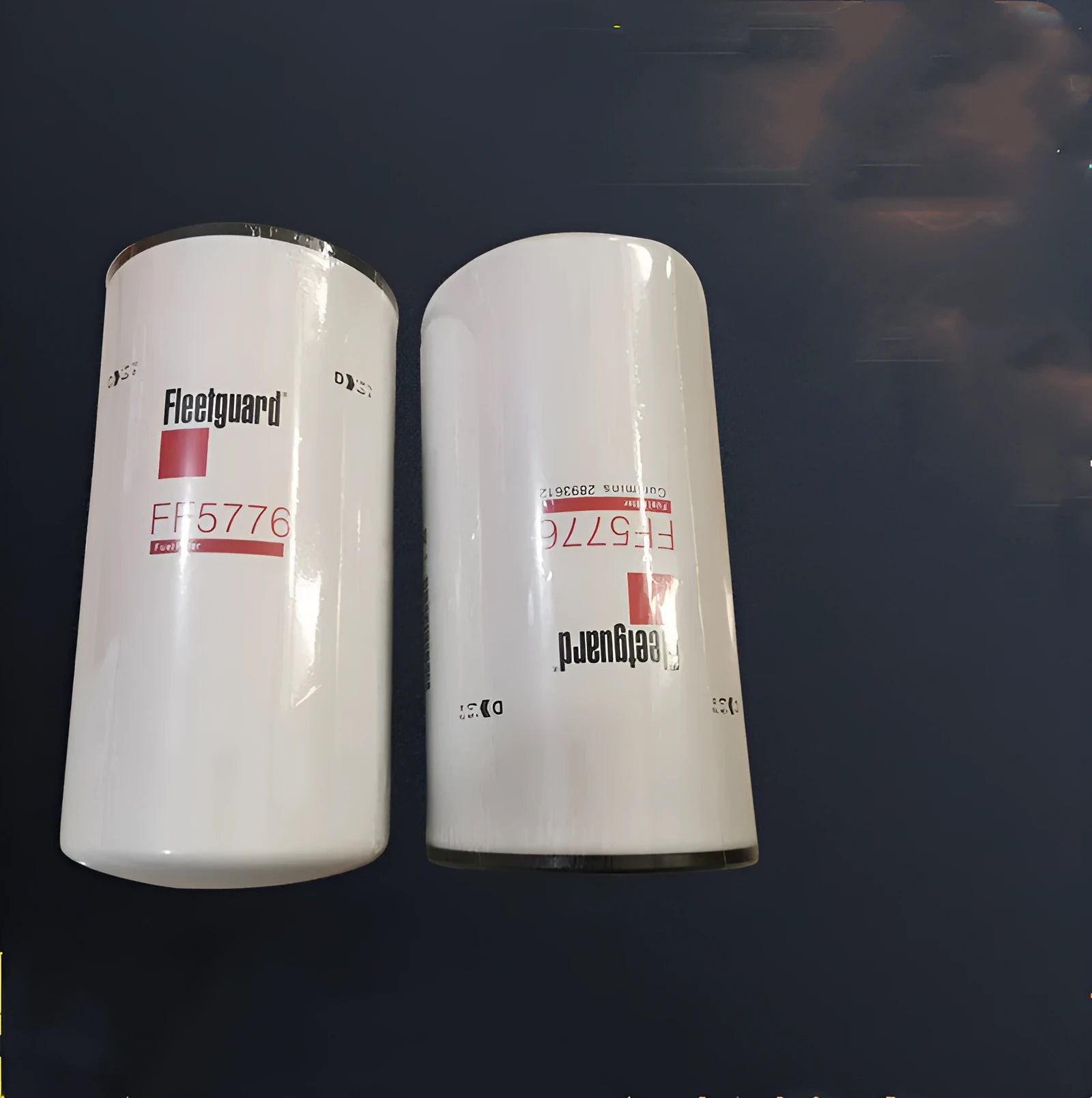 Glass fibre folding filter element for oil with 32mm ports, colour FF5776.