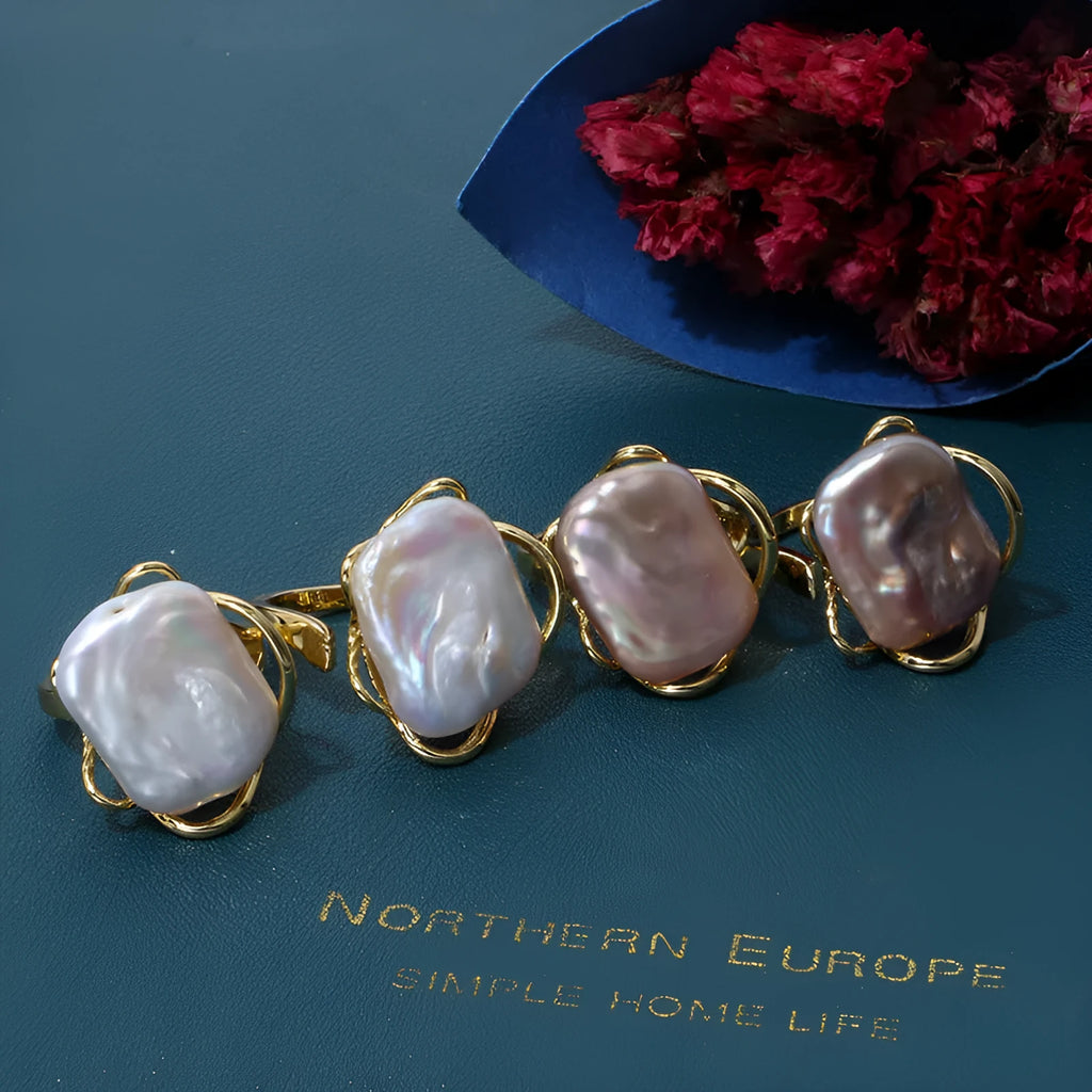 Women's adjustable baroque pearl ring with geometric shape, shown in purple and gold colour options