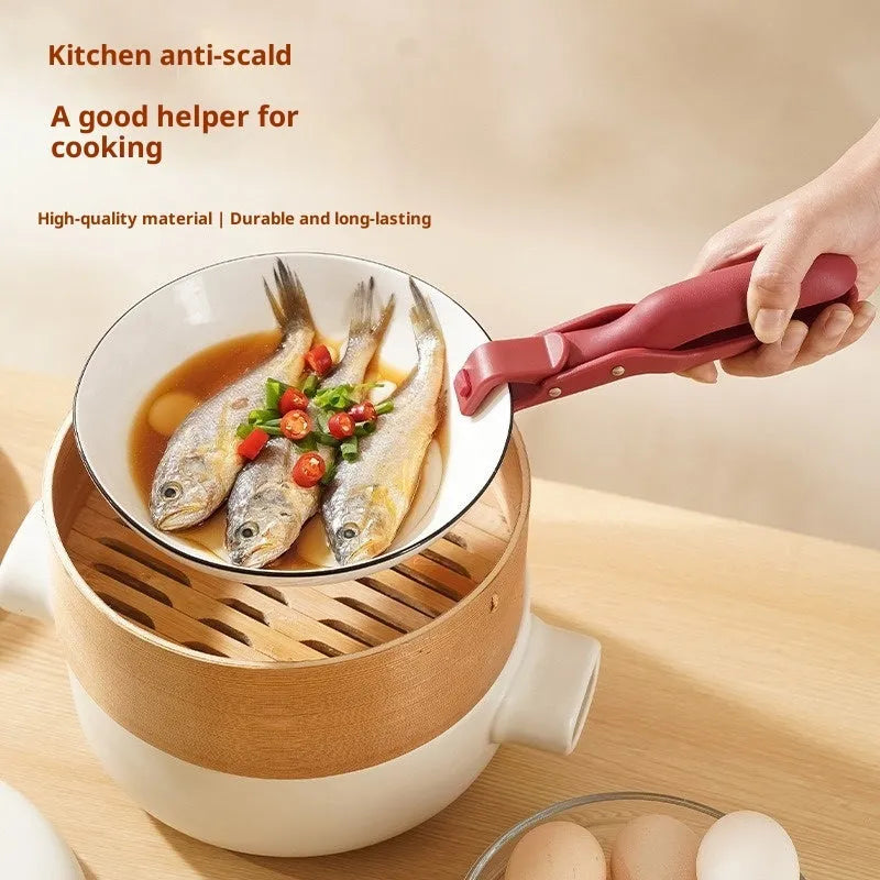 Creative household kitchen silicone anti-scalding clip in carmine and green, PP construction for pot handle protection