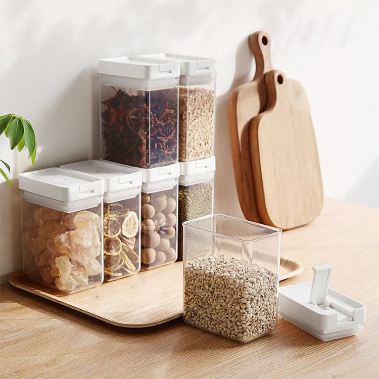 White clear plastic food storage container with 400 ml capacity for grains.