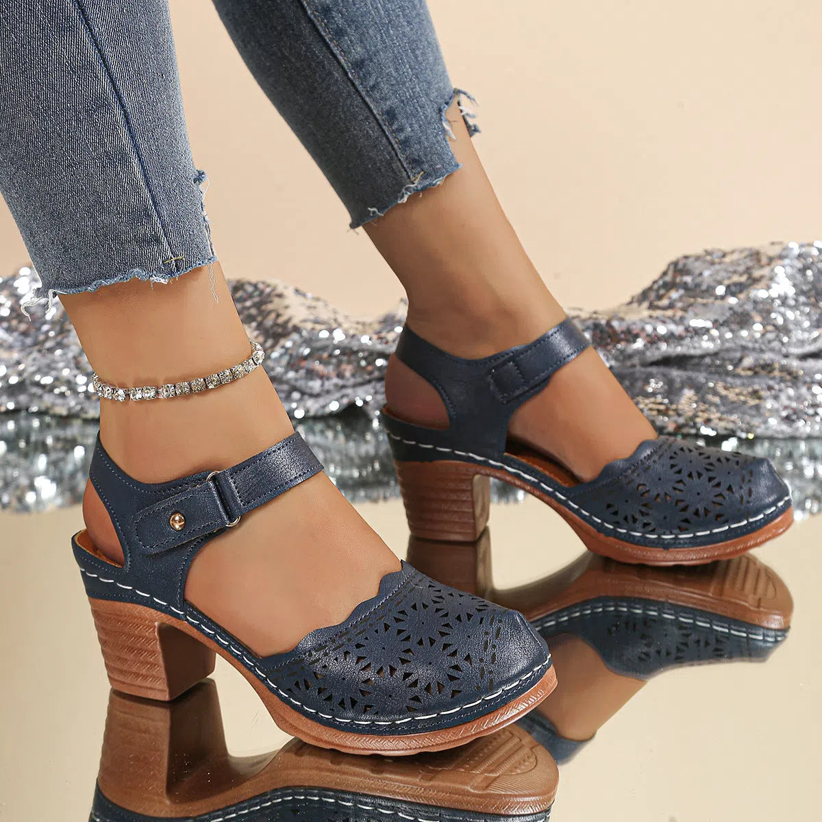 Women's hollow-out chunky-heel closed-toe sandals with Velcro closure in black