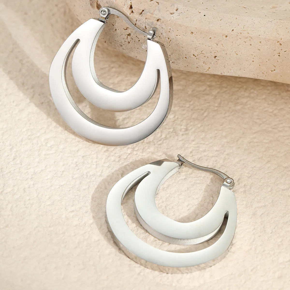 Geometric gold-plated French earrings with round ring elements, available in gold or steel colour