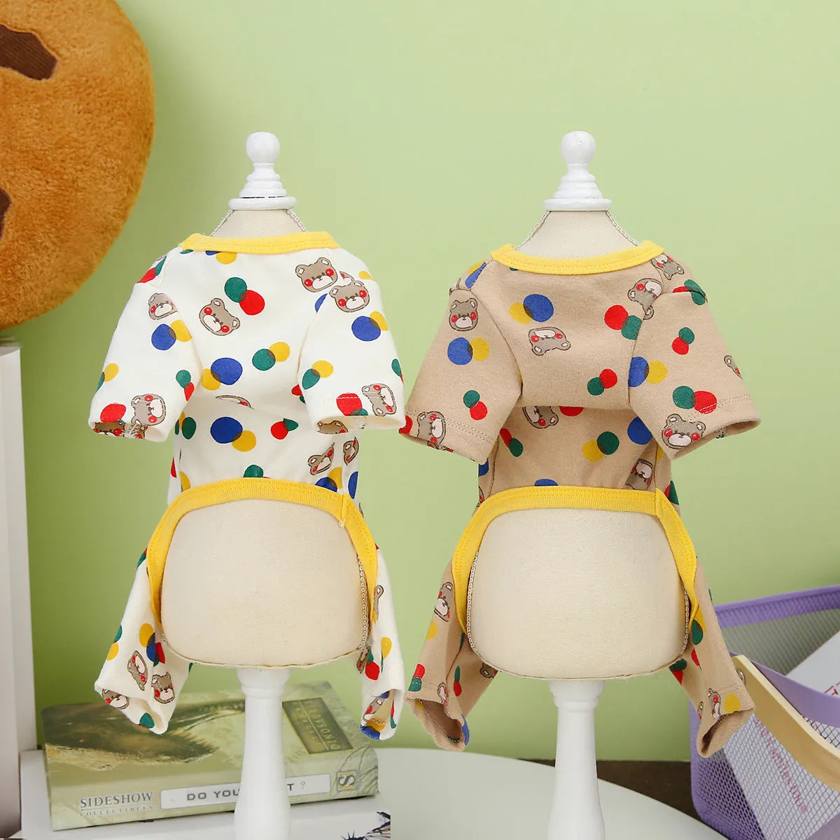 Dog pet clothes with colourful ball bear print in beige on a casual cotton-spandex pet top