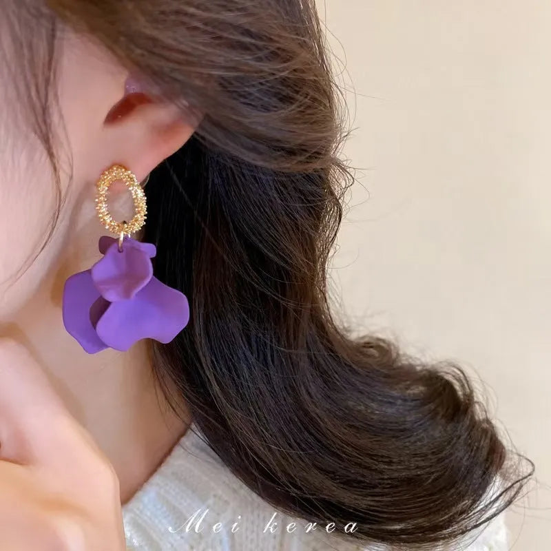 Geometric rose petal earrings in fresh style with spray paint finish