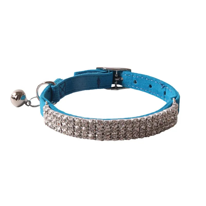 A pink flocked cat collar with an elastic silver buckle, showing its 1.0 cm width and adjustable 28 cm length.