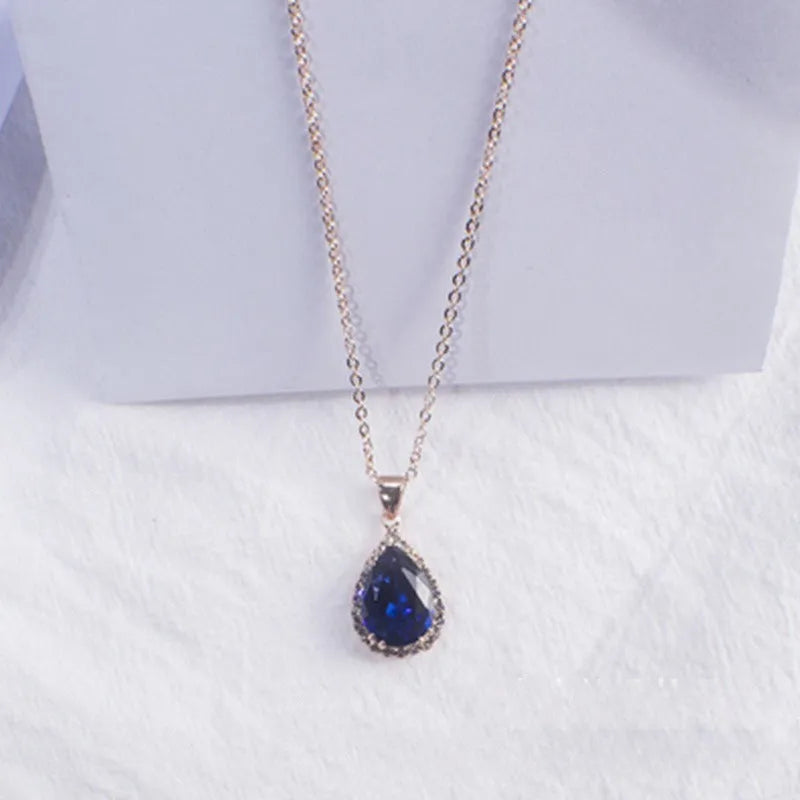 Women's drop-shaped rhinestone necklace in rose gold colour with geometric elements