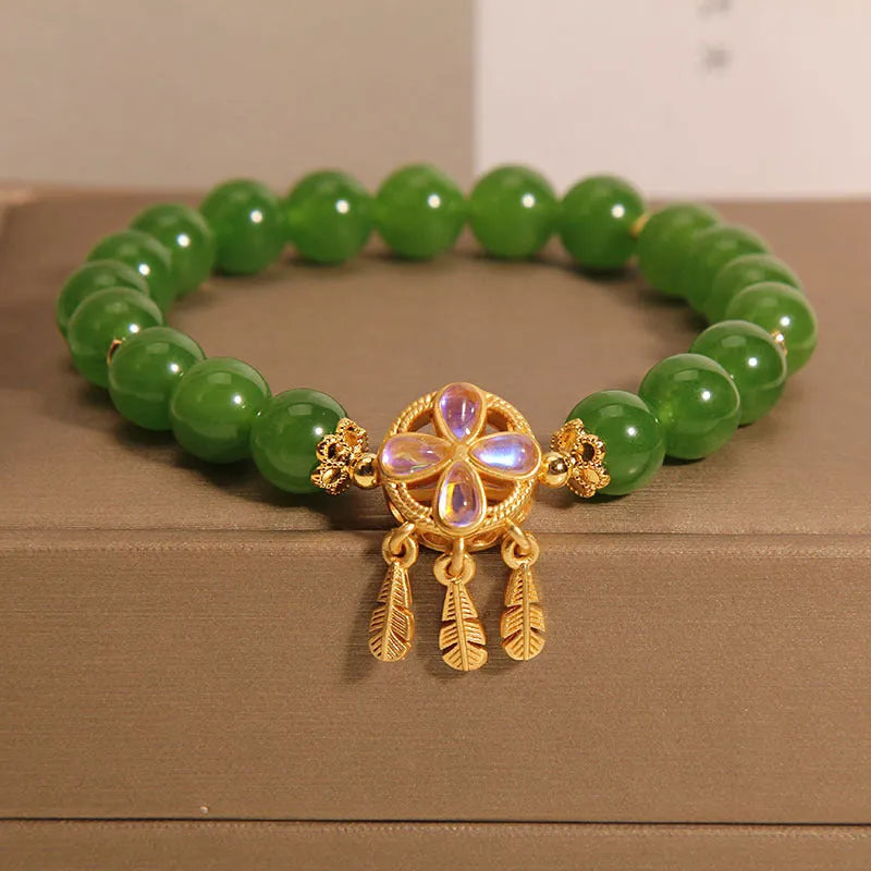 Green jasper crystal four-leaf clover dream catcher pendant on women's crystal bracelet
