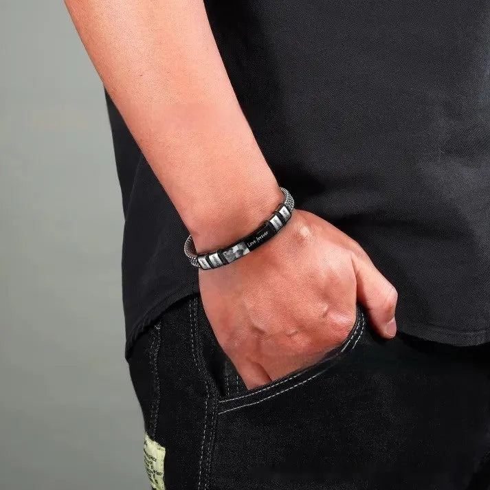Men's bracelet with heart-shaped titanium steel beads and a brown leather rope strap