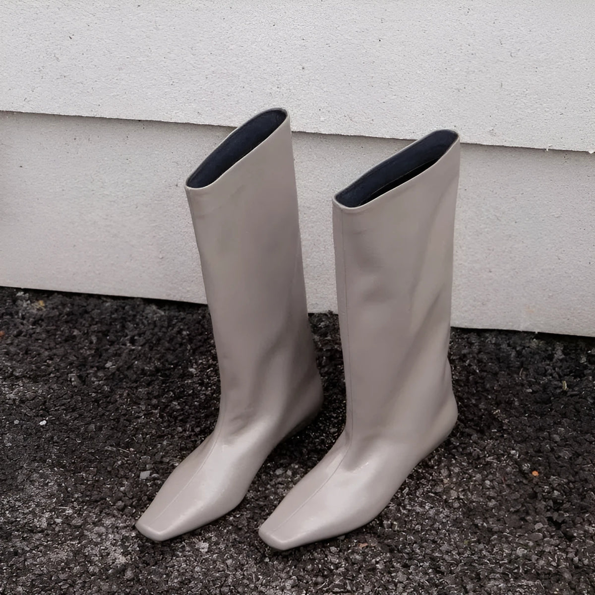 Women's black knee-high barrel boots with square toe and low kitten heel, artificial PU upper