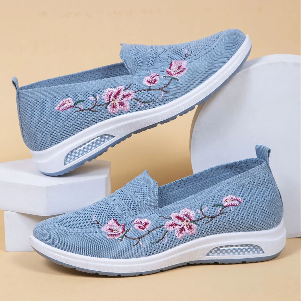Women's breathable cloth shoes with flat heel, round toe, fabric upper, and elastic band in multiple colours
