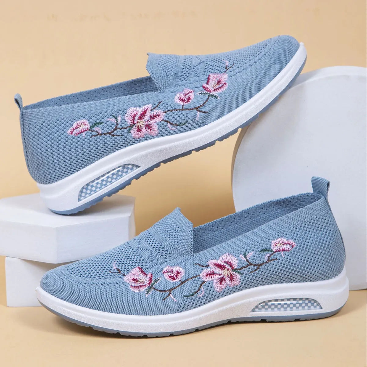 Women's breathable cloth shoes with flat heel, round toe, fabric upper, and elastic band in multiple colours