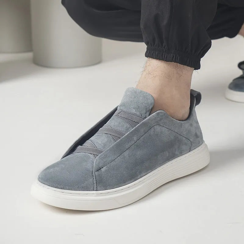 Men's elastic no-tie white casual sneakers in solid colour with top pigskin leather upper, low top, and round toe