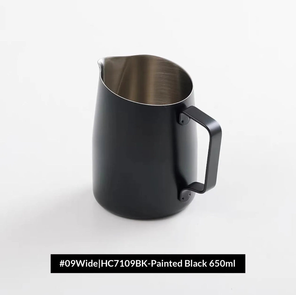 Coffee latte art cup in stainless steel with round spout, 650ml, matte gray finish