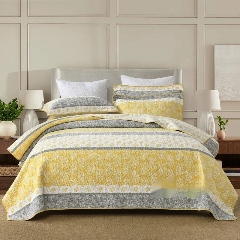 Quilted cotton bed cover set with printed pattern on 1.5-1.8m bed including two pillowcases
