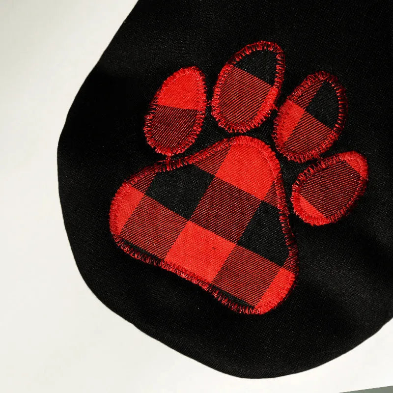 Black and white plaid polyester dog jumper in Love and Dog feet patterns, sizes XS to 5XL for autumn and winter.