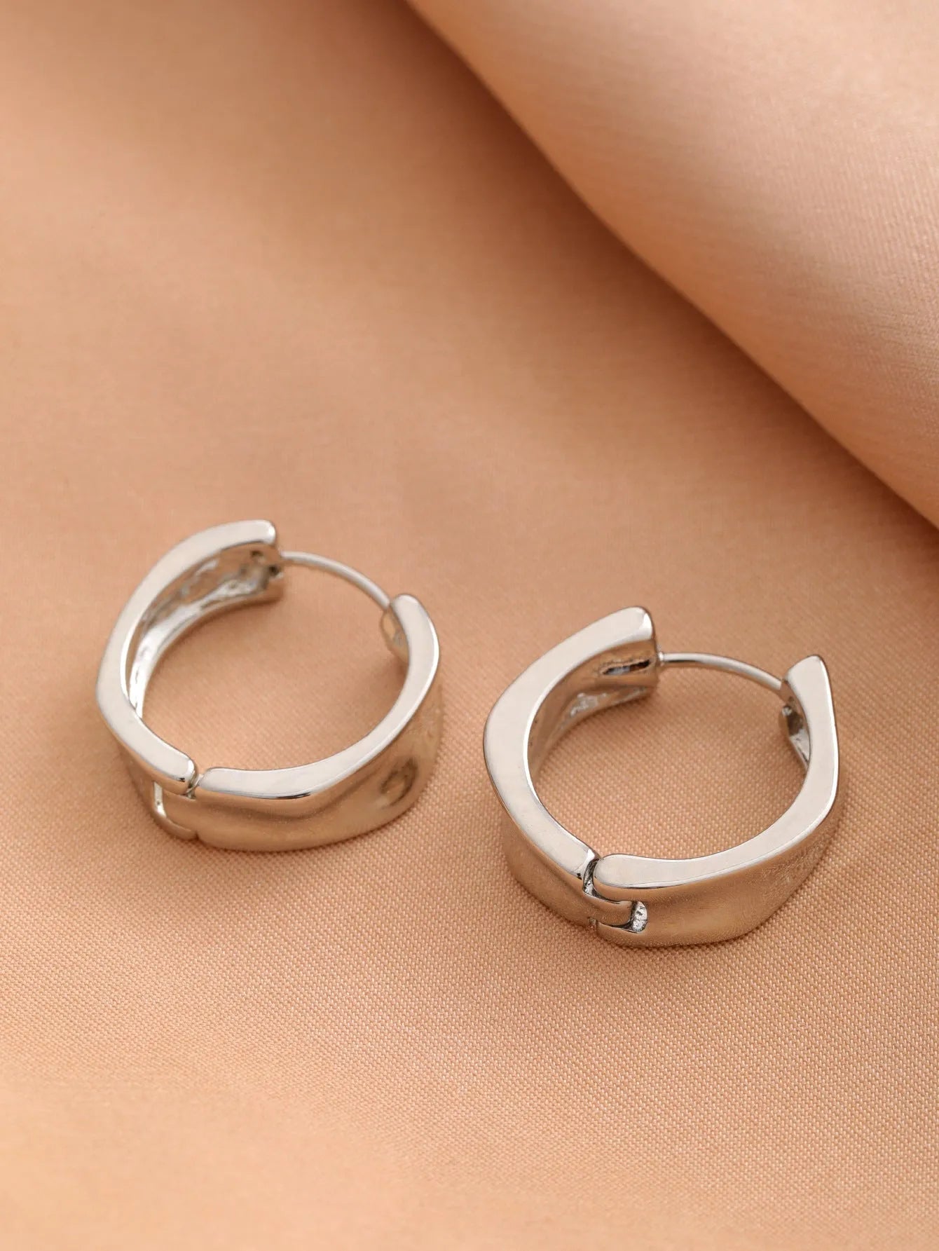 Fashion grid versatile temperament earrings in metal stud style